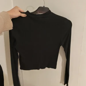 Ribbad långärmad tröja - Bra skick men kommer tyvärr inte till användning 🤍⭐️🌟