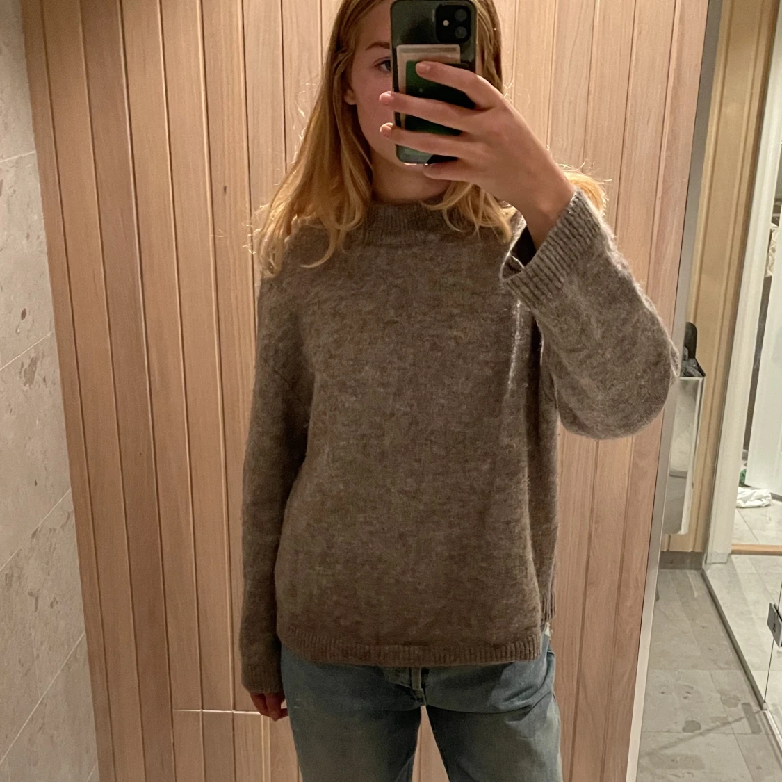 Beige stickad tröja