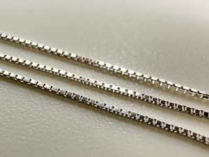 Halsband i äkta silver - Halsband i äkta 925 silver. 41cm, b: 0,7mm, vikt: 1,13g, venezia.   Stämplat och testat, rengörs professionellt innan köp.  15kr frakt 