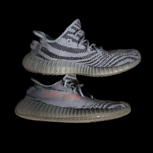 Adidas Yeezys 350 beluga v2 US9/UK8.5/43 - Jävligt slitna YEEZY BOOST 350 V2 "Beluga 2.0"💀i strl 43/US9/UK8.5