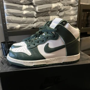 Dunk high sparta green - Väldigt bra skick, og box medföljer 