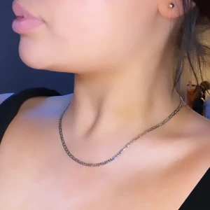 HALSBAND (Guld) - Använd ett par gånger men fortfarande i gott skick!  Väldigt fint men används tyvärr inte längre! 🤎 Nypris 299kr