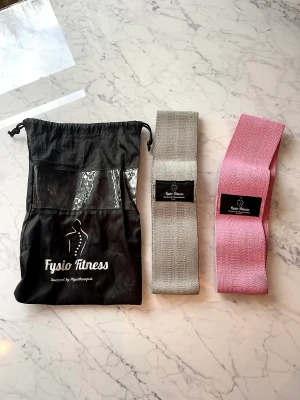 Booty Bands  - Träningsband från Fysio fitness. Sparsamt använda. Light och Medium.   Båda för 200 kr.   Hämtas i Lund eller skickas om köparen står för frakten 😄