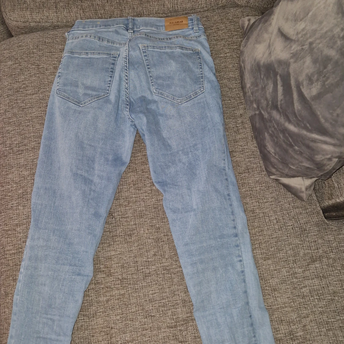 Blåa jeans från pull and bear - 91