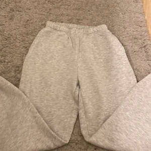 Gina mjukis - Ljusgråa Gina Tricot mjukis 