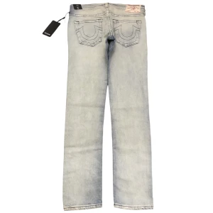 Nya True religion jeans Tony - Helt nya True religion jeans med lappar kvar. Storlek 32x32. Använd gärna köp nu!