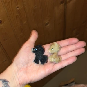 Mini bratz hästar i sammet - Mini riktiga bratz  Över 10år gamla  Svarta såld