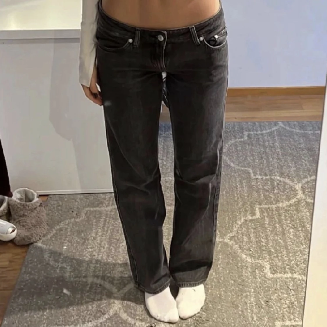 Weekday arrow low jeans