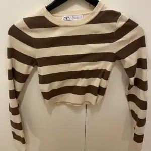 En tröja från Zara i storlek S. Knappt använd. Säljer för 100kr❤️