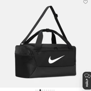 Nike väska  - Säljer denna då den ej kommer till användning mer! Super bra till träning☺️☺️ kan sänka pris!