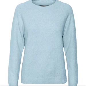 Ljusblå stickad tröja - En stickad tröja med en fin ljusblå färg. Kommer från Vero Moda och är i bra skick. Köptes för 250kr💘