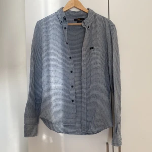 Bomullsskjorta från Lee - Fin skjorta från Lee. Storlek S. Fint skick! 100% bomull.