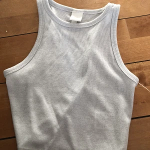 Glittrigt linne  - Silverglittrigt linne från hm! Aldrig använt och helt ny inprincip 🥰