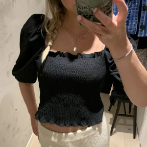 Fest topp med puffärm - Snygg topp till fest🙏🏻🙏🏻 bra skick
