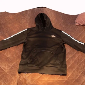 Bara använt 1 gång ny priset kostar 1600 kr  - Den är bra använt 