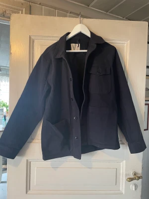 Mörkblå jacka  - Fin vår jacka i Fint skick