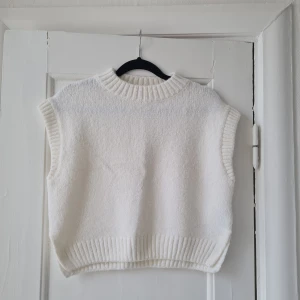 Väst - Vit väst från Gina Young. Använd 1 gång. I nyskick