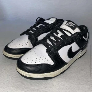 Nike Dunk Low Panda - Dunks i storlek 39, köpta för 2500kr😇