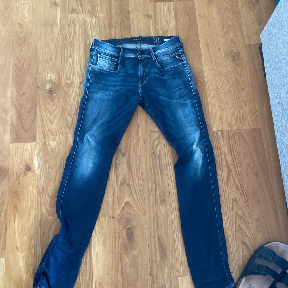 Replay jeans anbass, Dem sitter bra och är strechiga, dem är dock för små för mig, dem är ganska skinny, storlek 30. Jeans & Byxor.