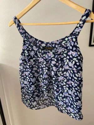 Blommigt linne - Blommigt sommarlinne från Smiley Vintage