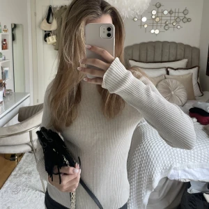 Tröja  - Så snygg tröja från Zara med så skönt material 