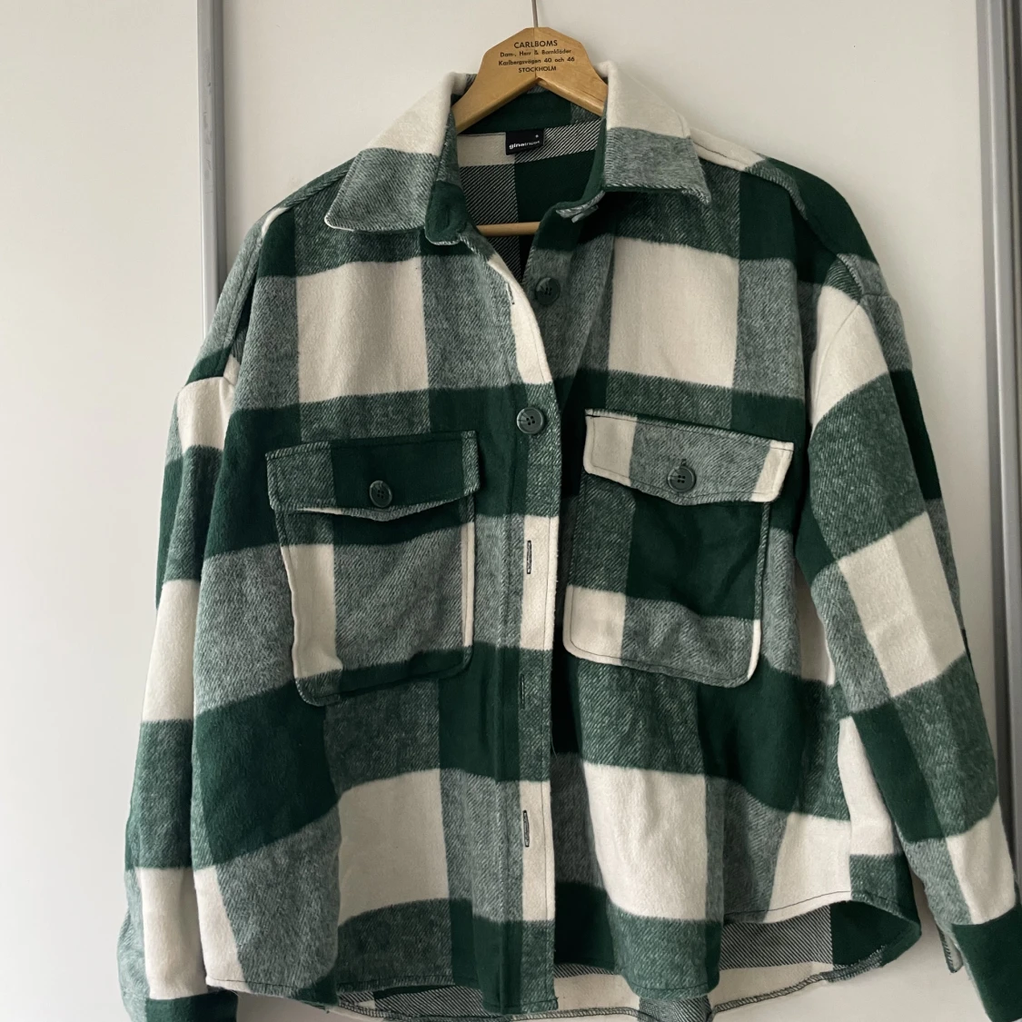 Trendig skjortjacka Gina Tricot