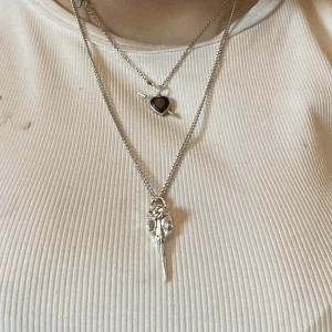 Egengjordt halsband  - Superfint Egengjordt halsband med ett fågelhuvud!💓❤️105kr❤️