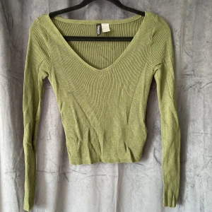 Tröja h&m - Ribbad tröja från h&m i storlek xs. Är k fint skick