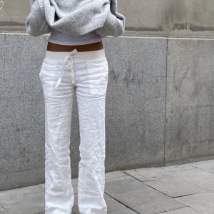 Alohba linnebyxor - Säljer dessa underbara linnebyxor som är väldigt eftertraktade, är i storlek s men passar även xs. Kan tänka mig och byta mina byxor i S till ett par i xs. Tryck ej på köp direkt knappen 🤍