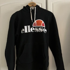 Ellesse hoodie - Sparsamt använd men i perfekt skick