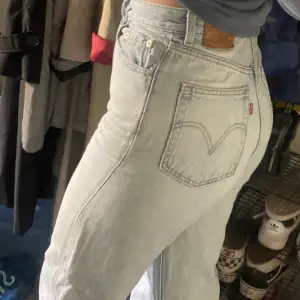 Levis premium highwaist jeans, i perfekt skick!