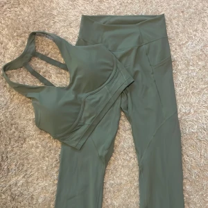 Gymshark x Whitney Simmons set storlek S - Gymshark x Whitney Simmons set i storlek S i färgen Leafy Green. Det är som nytt 🌟