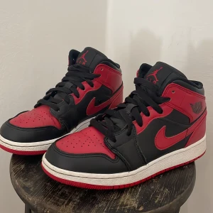 Jordan - hej! Säljer nu mina jordans eftersom dom inte kommer till användning, dom är som nya med tanke på jag ändast använt dom 2-3ggr!! Hör bara av dig om du har tankar och funderingar Pris går att diskutera💞