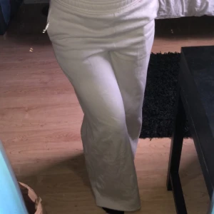 Flare mjukisbyxor  - Jättefina flare mjukisbyxor från H&m bra kvalite o varma inuti