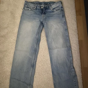 Lågmidjade weekday jeans 💙 - Säljer dessa lågmidjade jeans ifrån weekday, pågrund av att jag använder aldrig (kom privat för fler bilder)