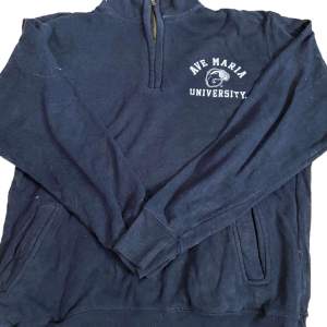 ✅ Vintage Sweatshirt                                                            ✅ Size: Medium                                                                                           ✅ Condition: 10/10 
