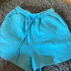 Ett par mjukis shorts från NA-KD. Knappt använda 