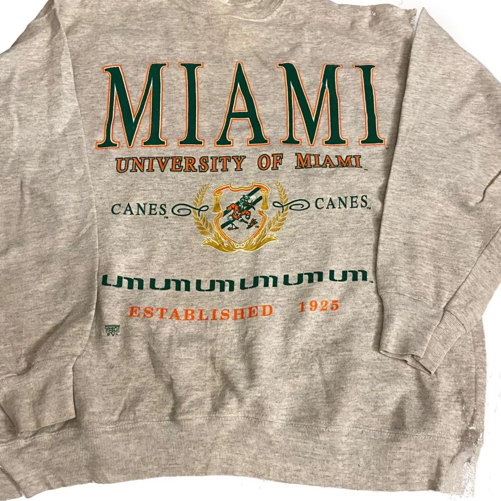 ✅ Vintage Sweatshirt                                                            ✅ Size: XL                                                                                           ✅ Condition: 10/10 . Hoodies.