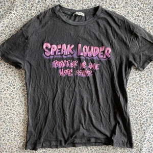 Tröja med tryck - Fin tröja med lila/rosa tryck💕