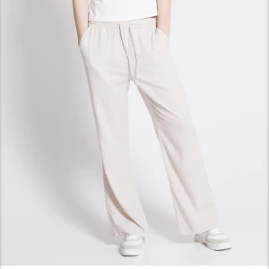 Linnebyxor - Linnebyxor från lager, i storlek xs, slut i lager på nätet. Oanvända, säljer då jag har två