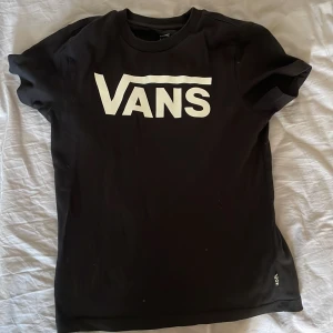 Vans t shirt 146 - En Vans tröja i nyskick storlek 146