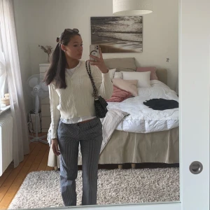 Low waist kostymbyxor  - Jättesköna rutiga low waist kostymbyxor.  Strl. S 