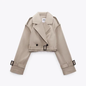 Trenchcoat zara - Säljer min slutsålda trenchcoat från zara💗säljer då jag har en liknande🌸Stl S 