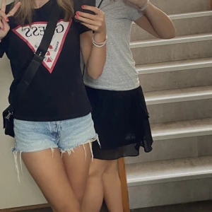 Jeans shorts - Säljer as snygga jeansshorts från zara som tyvärr blivit försmå💓💓