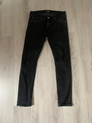 Jeans - Snygga jeans från Lee Strl 32/32