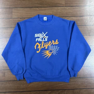 Vintage Sweatshirt  - Snygg vintage sweatshirt i storlek S! Bara att skriva om du undrar över något🙏