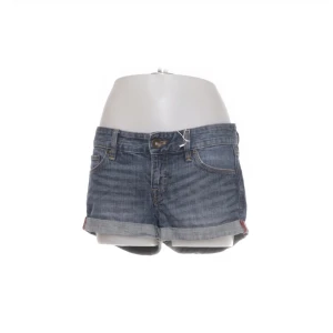 Jeansshorts - Mörkblå jeansshorts från h&m, köpta på Sellpy🤍