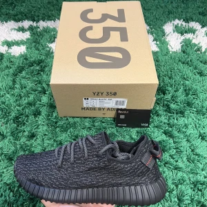 Yeezy 350 Pirate Black - Yeezy 350 Pirate Black  Storlek: US7.5/EU 40 2/3 Condition:  Helt nya/ OG ALL Pris: 2600kr  Kvitto och referenser finns Frakt är inräknat i priserna