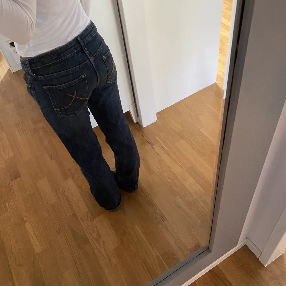 Snygga jeans midjemått 76 innerbenslängd 76 size6 (typ 32, 34) buda💕💕. Jeans & Byxor.