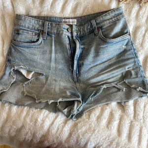 Jeansshorts  - Jeansshorts ifrån zara 